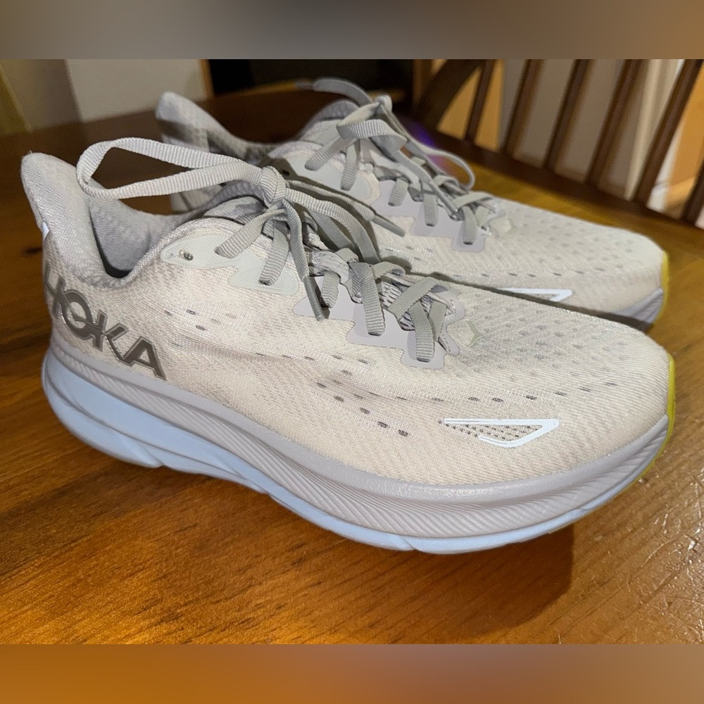 Hoka men’s Clifton 9 wide